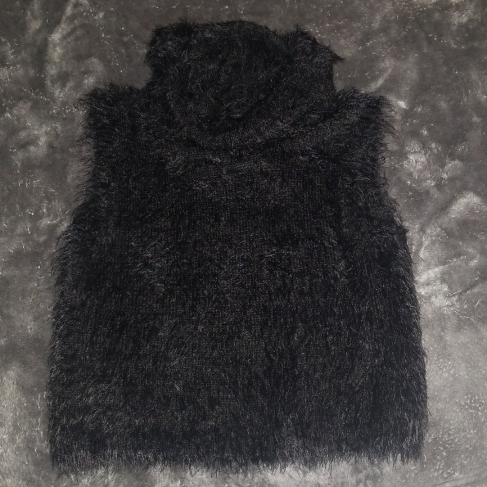 AKIRA SOFT BLACK TOP